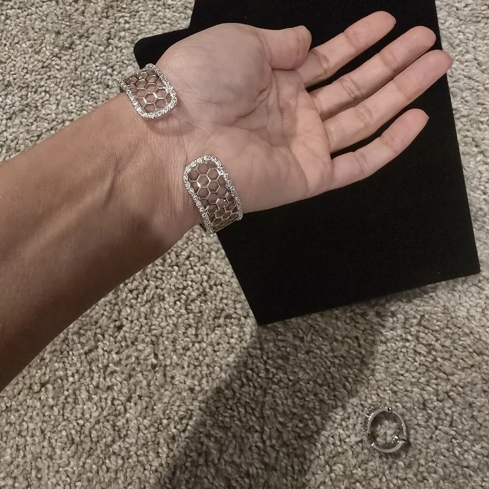 Dubai Jewelry-Elegant Silver and White Bracelet
